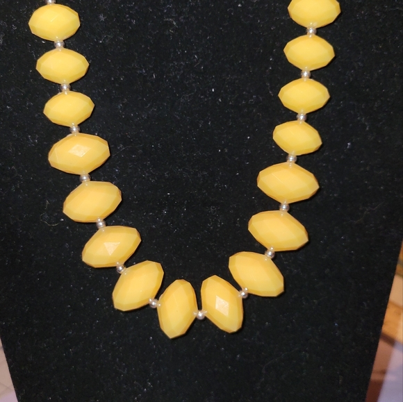 Yellow Faceted Acrylic statement necklace - Picture 2 of 4